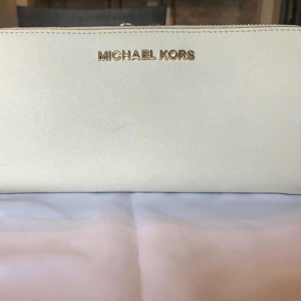 Michael Kors Continental Wallet